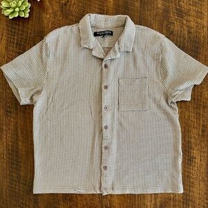 Rustic Souls | Casual Camp Short Sleeve Seersucker Button Down Shirt, Size L
